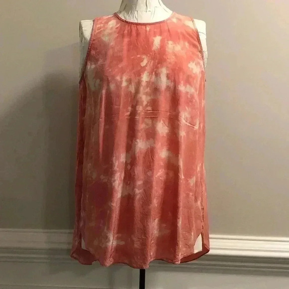 Sleeveless back split blouse - Picture 2 of 7